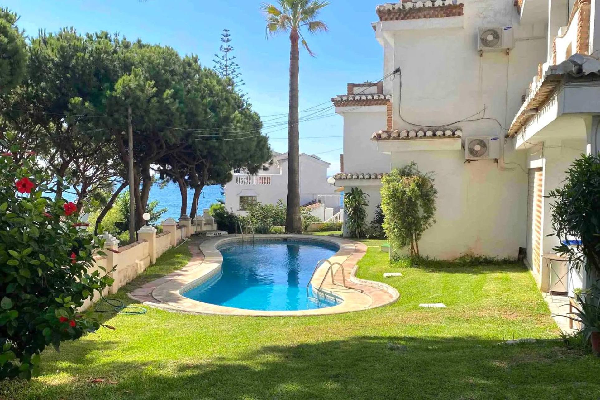 Mijas Costa - Beachside Apartment-B Sitio de Calahonda Bagian luar foto
