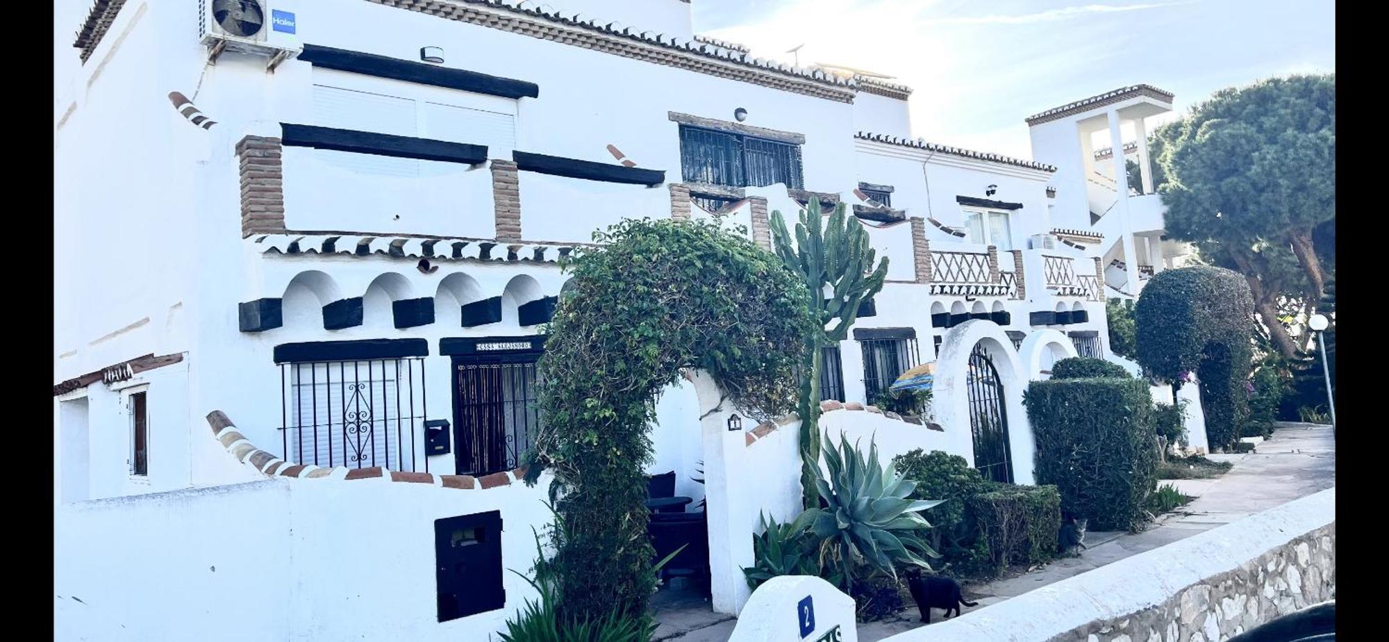 Mijas Costa - Beachside Apartment-B Sitio de Calahonda Bagian luar foto