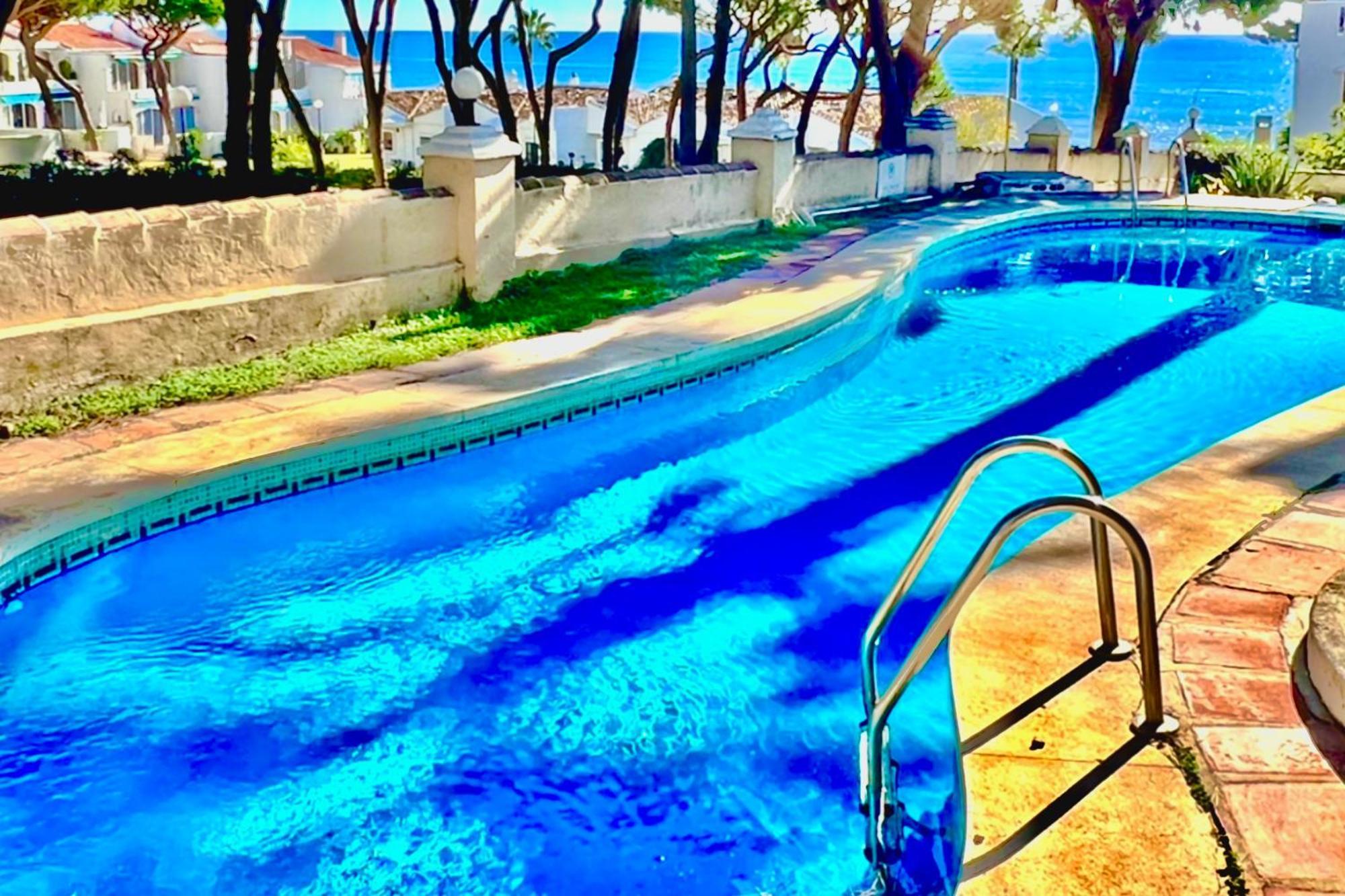 Mijas Costa - Beachside Apartment-B Sitio de Calahonda Bagian luar foto