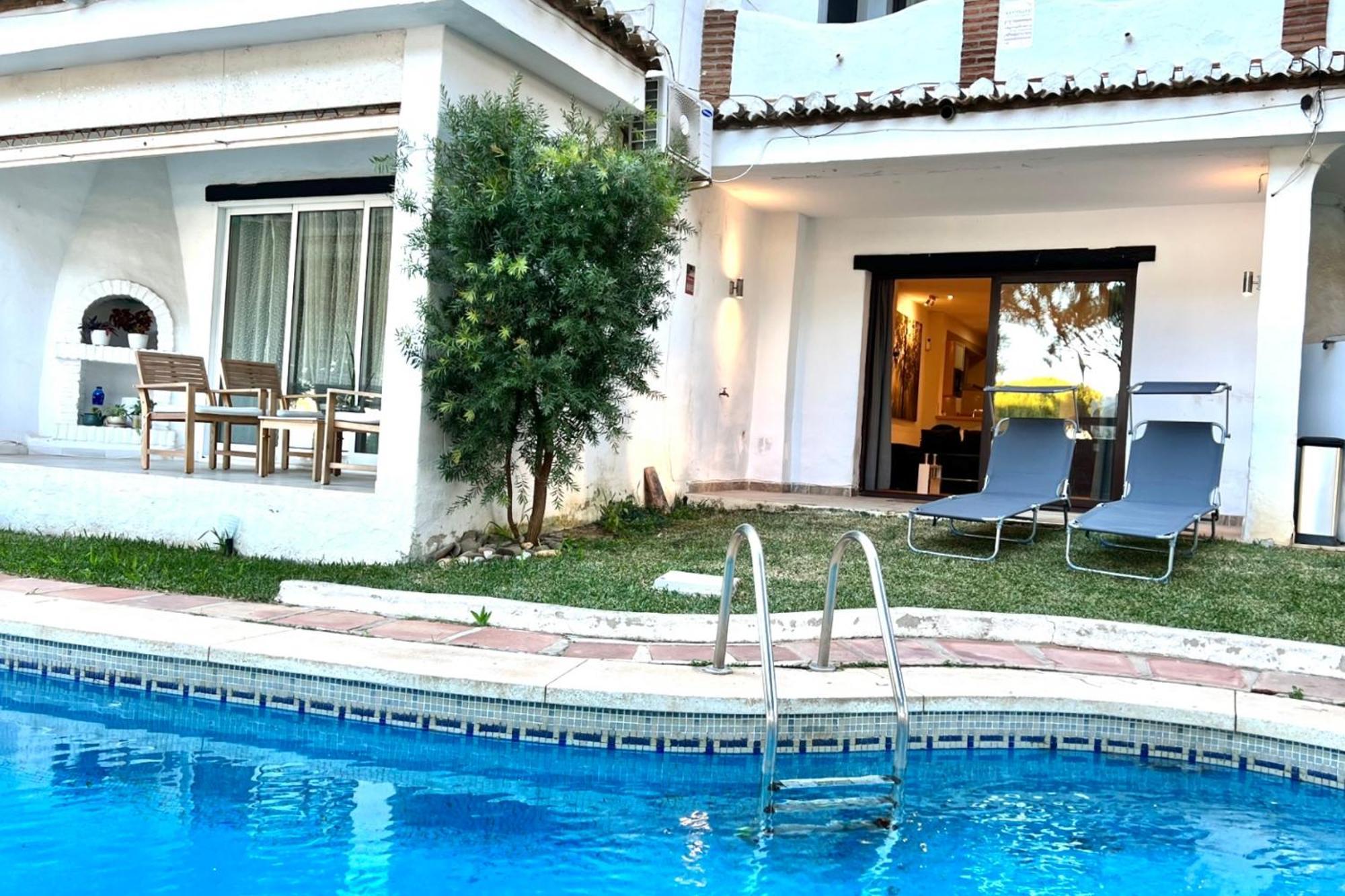 Mijas Costa - Beachside Apartment-B Sitio de Calahonda Bagian luar foto